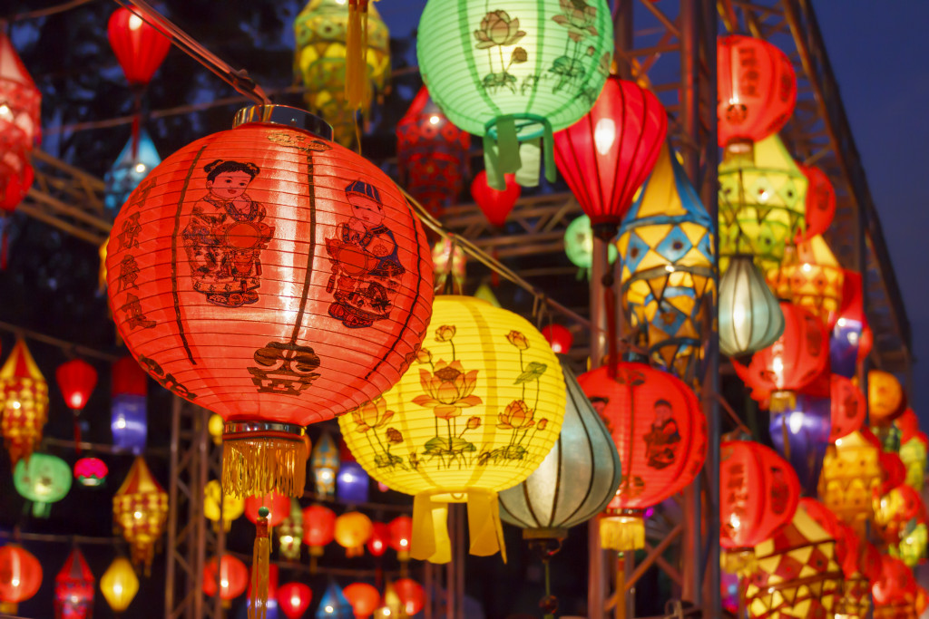 paper lanterns symbolizing chinese community