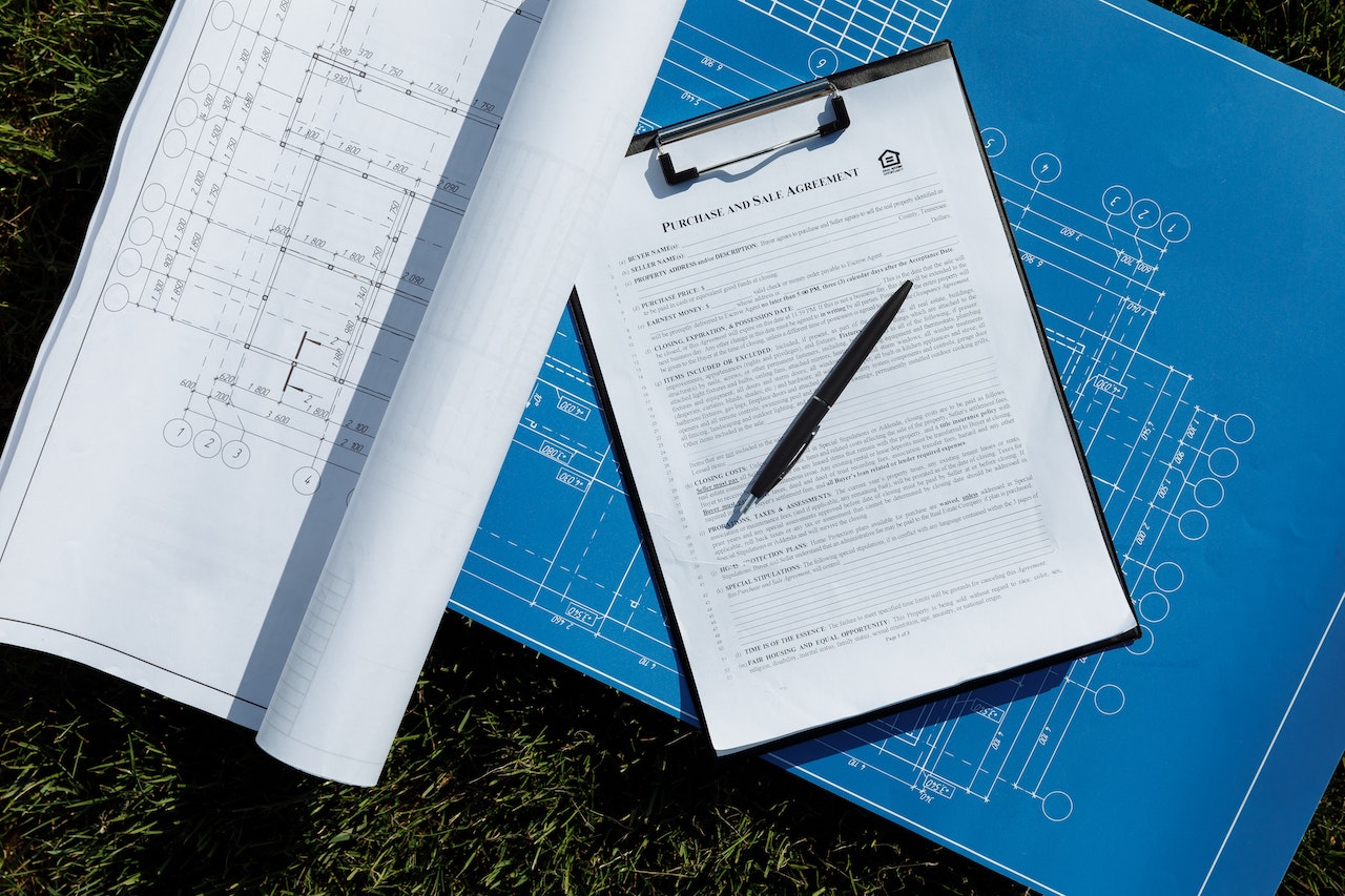 contract on clipboard and blueprints